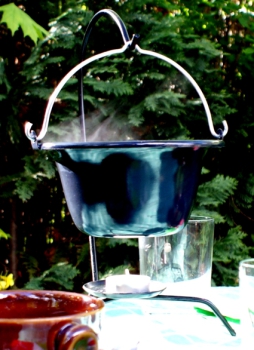 serving kettle, goulash kettle, enamel with stand (1 piece each), goulash canon, soup kettle