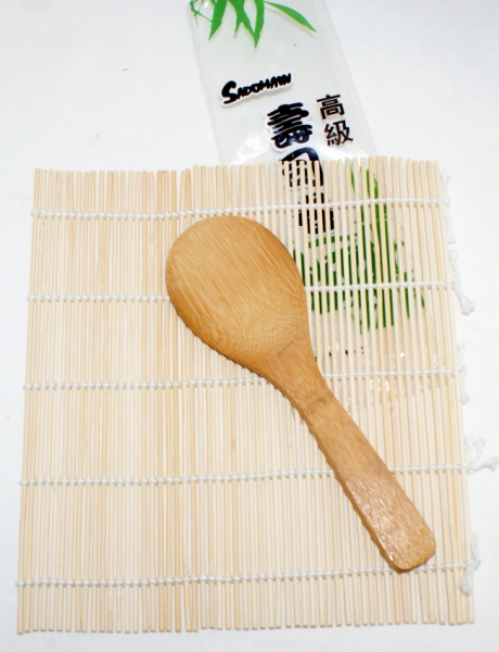 Sushi mat with spoon