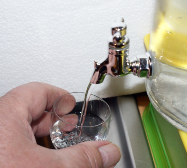Decorative bottle, oil dispenser with drain cock 1000 ml