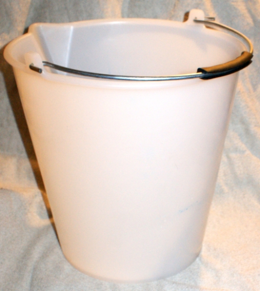 Bucket white 17 litres with spout and inner scale, industrial bucket