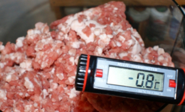 Cutter aid, reddening for cooked sausage etc. - H.K. 73; 100g, e.g. Bockwurst